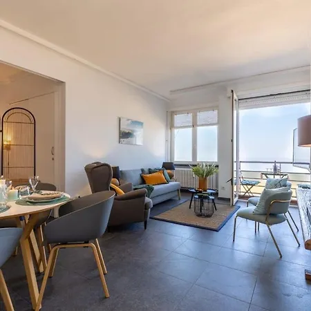 Huswell - Beautiful Spacious With Frontal Sea View *