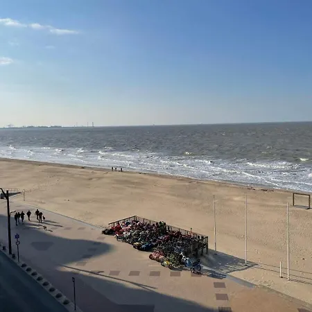 Huswell - Beautiful Spacious With Frontal Sea View 克诺克－海斯特