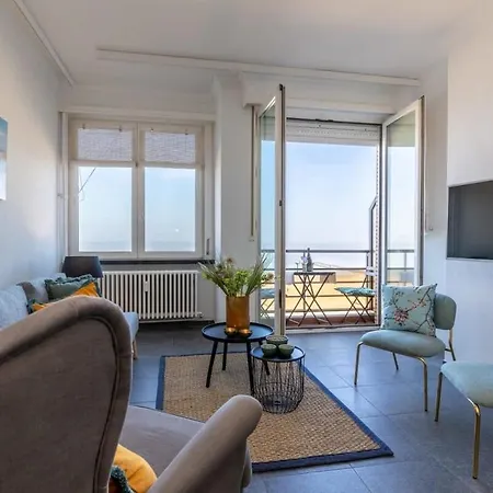 Huswell - Beautiful Spacious With Frontal Sea View 克诺克－海斯特